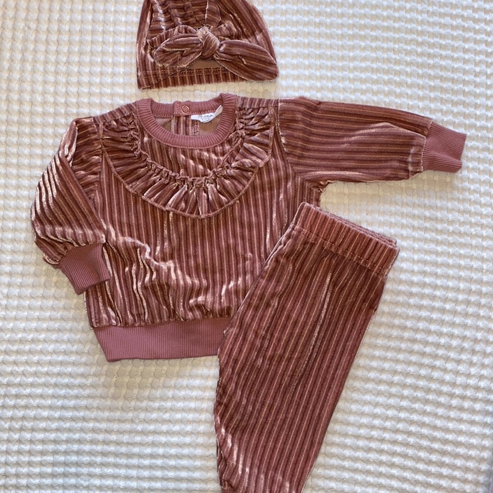 Striped Velour outfit 0-3 months